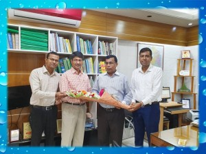 জনাব নূর-উর-রহমান, বিভাগীয় কমিশনার, রাজশাহী  স্যারকে রাজশাহী ওয়াসার পক্ষ থেকে অভিনন্দন